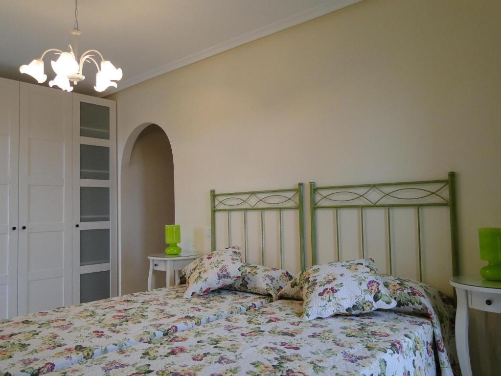 Apartamentos El Pinedo Noja Rum bild