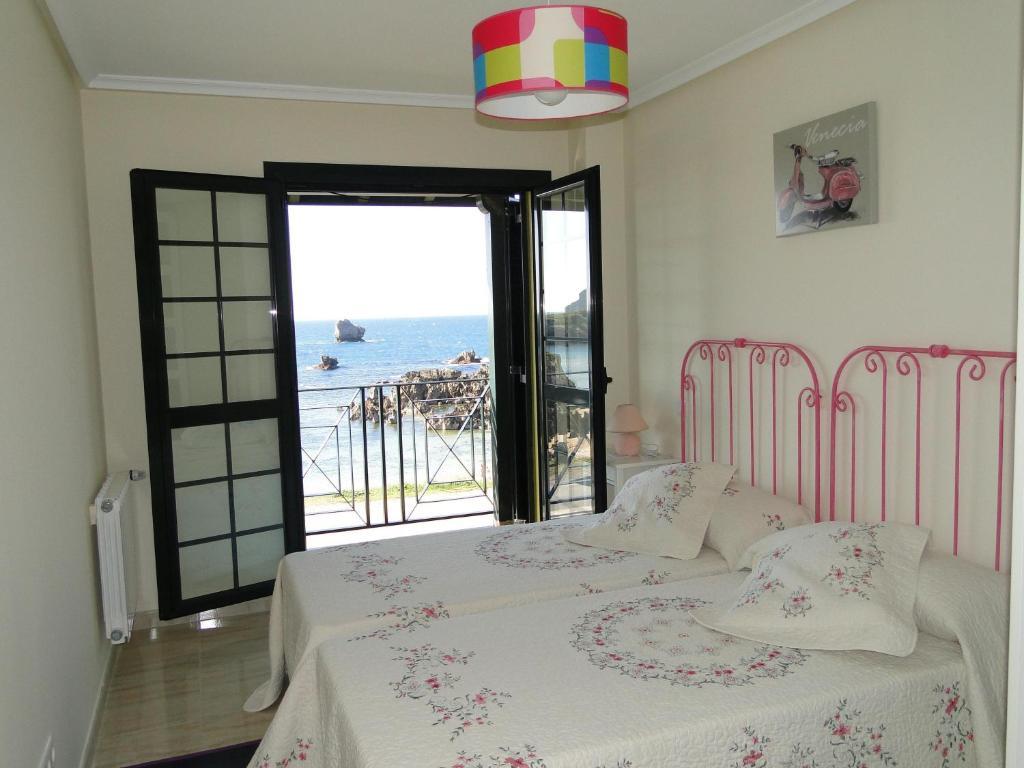 Apartamentos El Pinedo Noja Rum bild