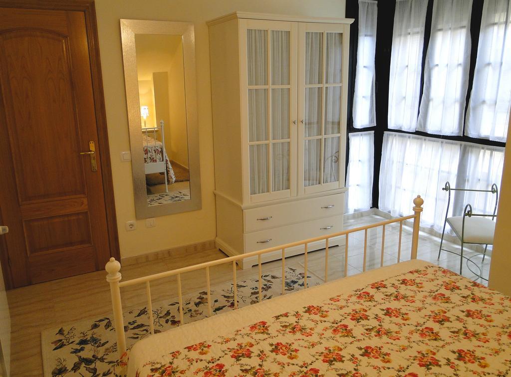 Apartamentos El Pinedo Noja Rum bild